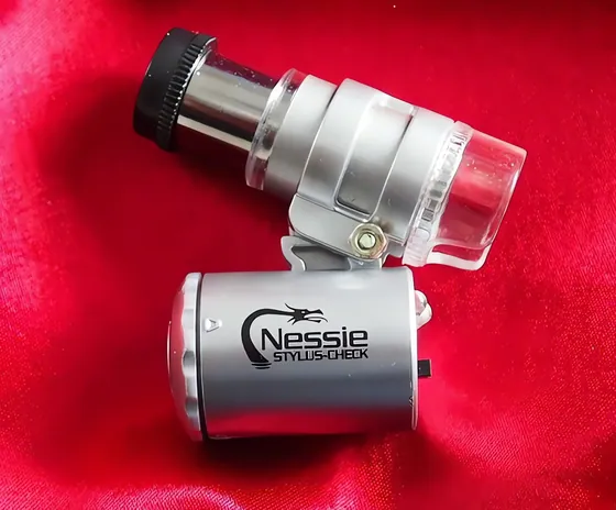Nessie Stylo loupe de contrôle