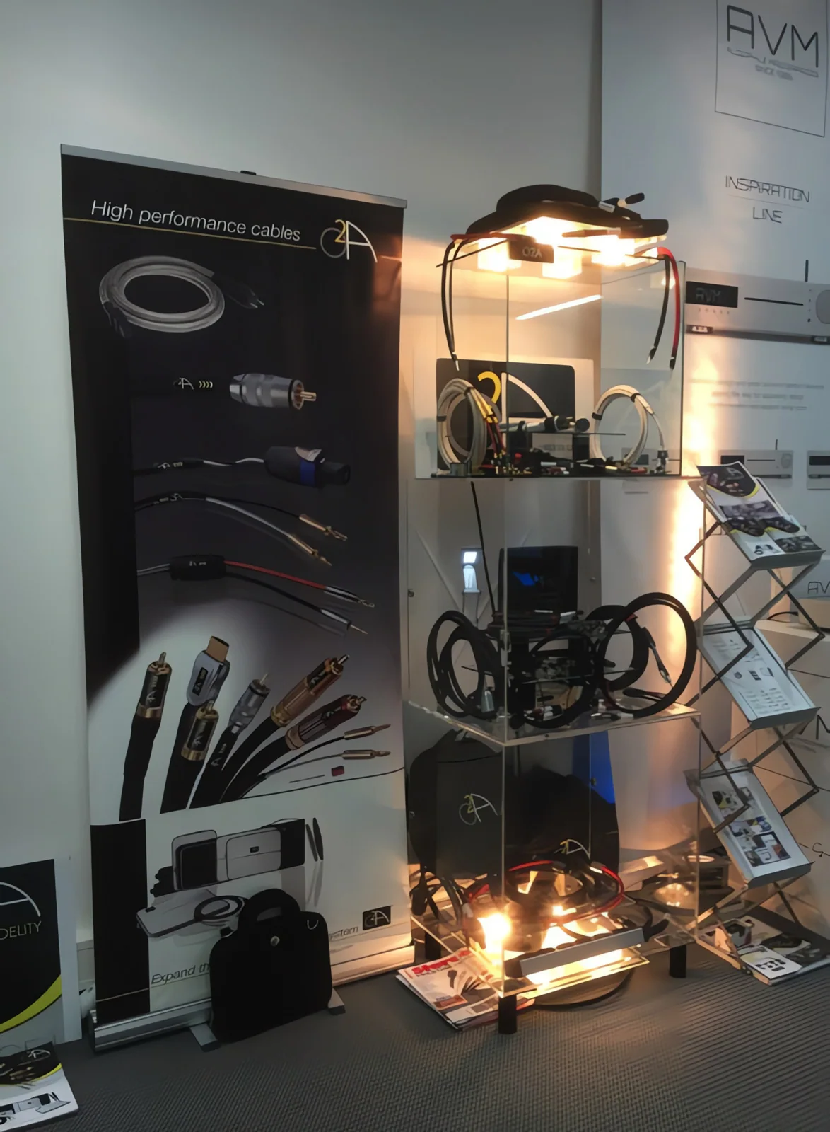 High End 2017 - Les câbles O2A sur le stand AVM