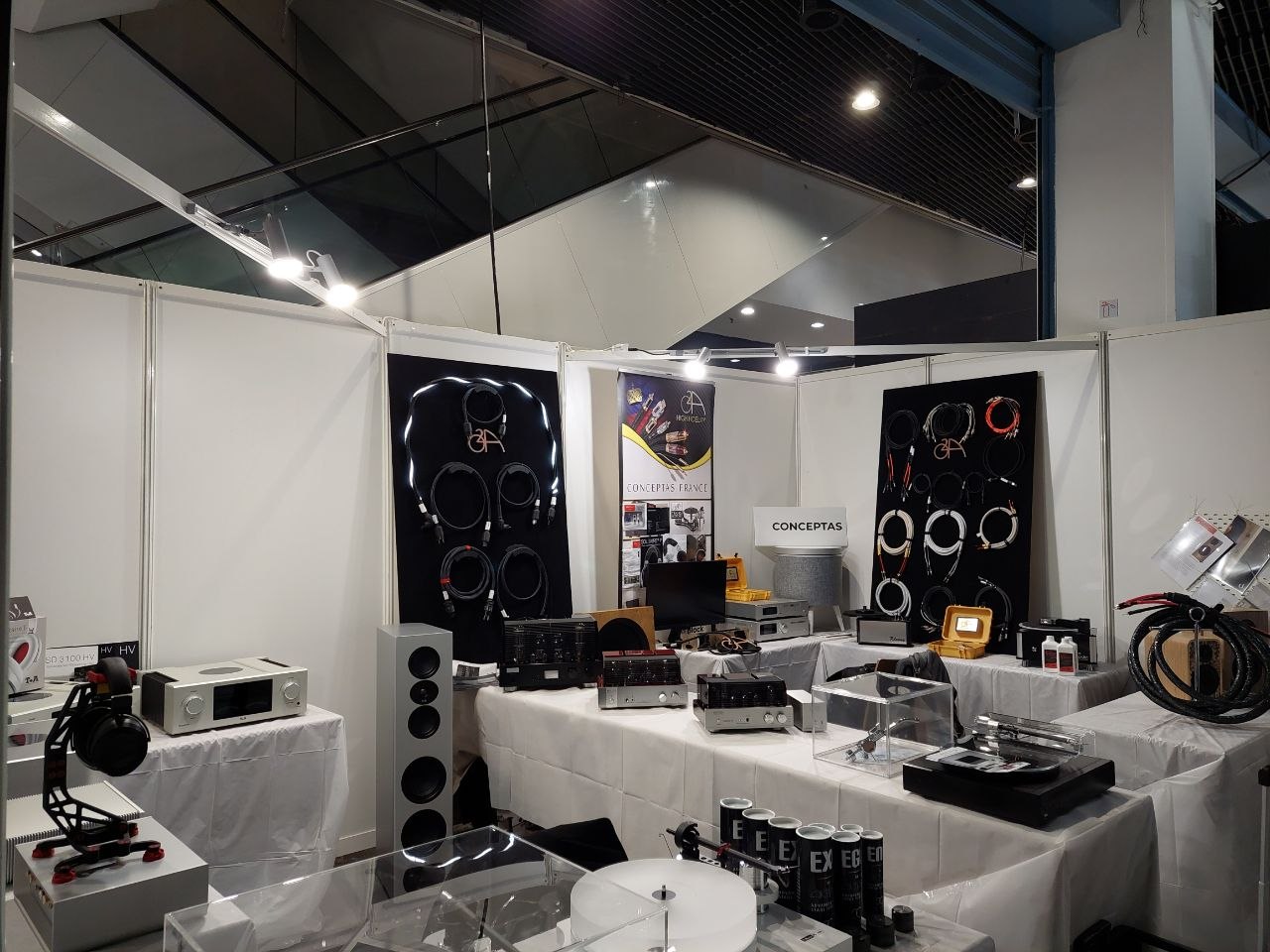 Vue d ensemble du stand ConceptAs France au Paris Audio Video Show 2024